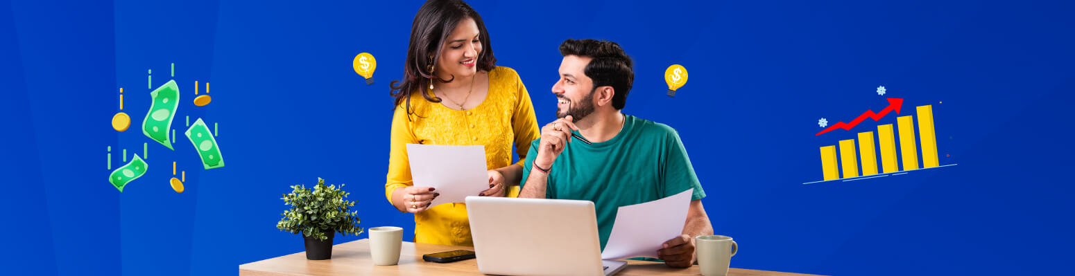 Pareja feliz realizando el curso para asalariados “Construyendo el camino para tu libertad financiera”